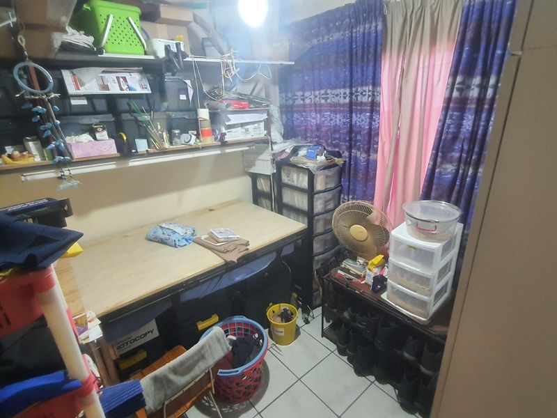 Solid Starter in Arbor Park – Space, Parking & Great Potential - Photo 9
