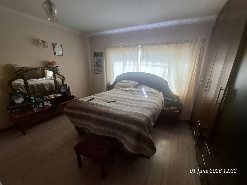 Peaceful Living in a Prime Lenville Location - Photo 6