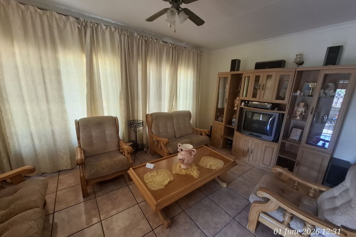 Peaceful Living in a Prime Lenville Location - Photo 4