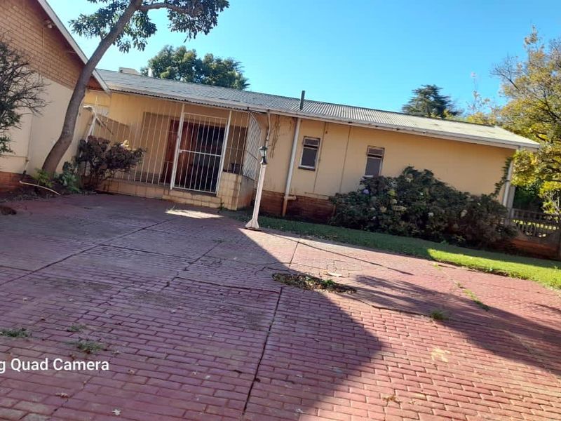 Solid Family Home with Great Potential in Sunny Ridge - Photo 1