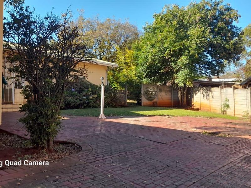 Solid Family Home with Great Potential in Sunny Ridge - Photo 3