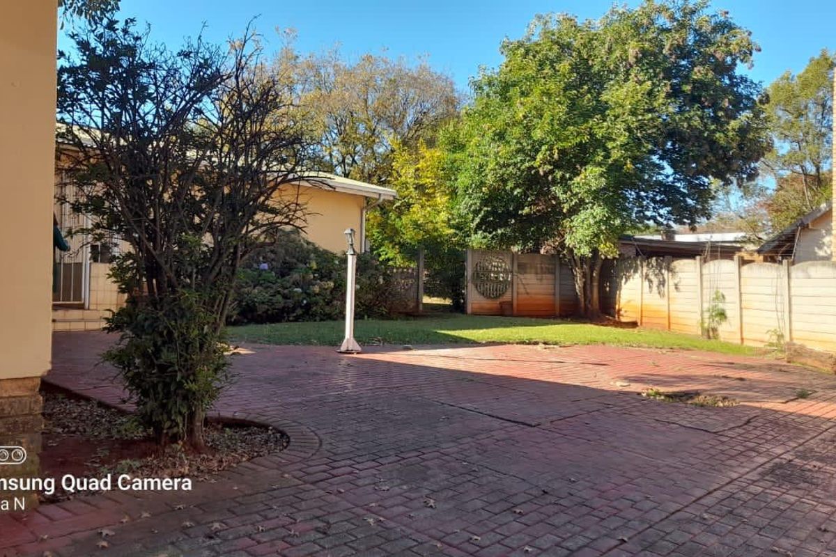 Solid Family Home with Great Potential in Sunny Ridge - Photo 3