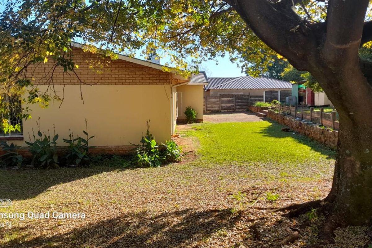 Solid Family Home with Great Potential in Sunny Ridge - Photo 4