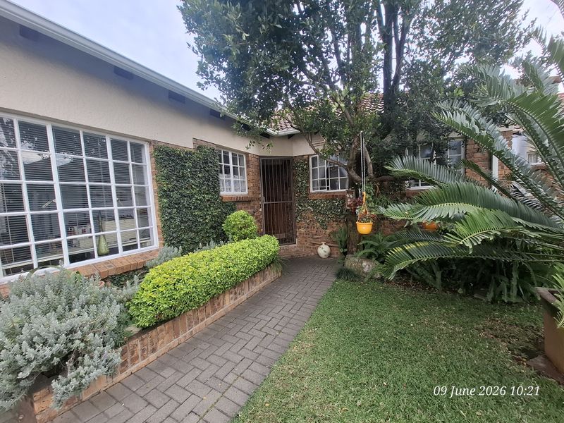Secure, Spacious & Surprisingly Versatile – A Hidden Gem in Upper Pioneer Park - Photo 3