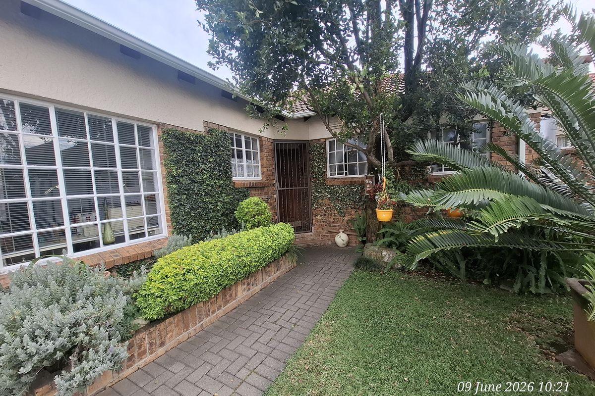Secure, Spacious & Surprisingly Versatile – A Hidden Gem in Upper Pioneer Park - Photo 3