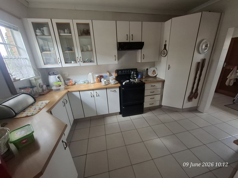 Secure, Spacious & Surprisingly Versatile – A Hidden Gem in Upper Pioneer Park - Photo 4
