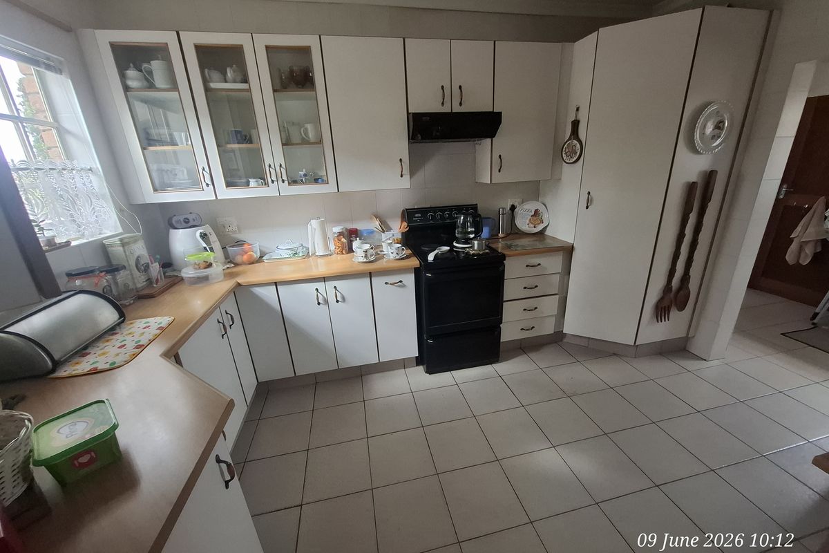 Secure, Spacious & Surprisingly Versatile – A Hidden Gem in Upper Pioneer Park - Photo 4