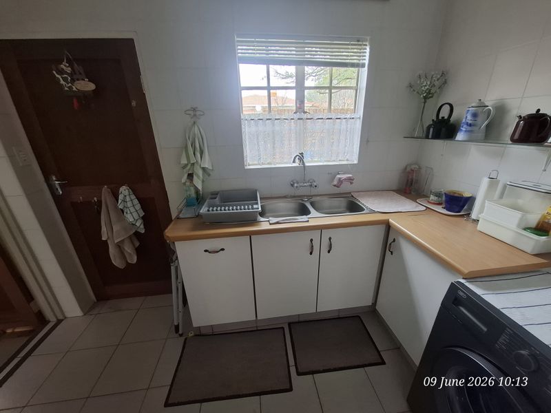 Secure, Spacious & Surprisingly Versatile – A Hidden Gem in Upper Pioneer Park - Photo 7