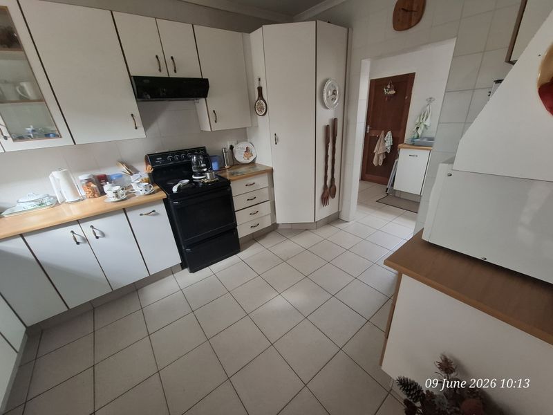 Secure, Spacious & Surprisingly Versatile – A Hidden Gem in Upper Pioneer Park - Photo 5