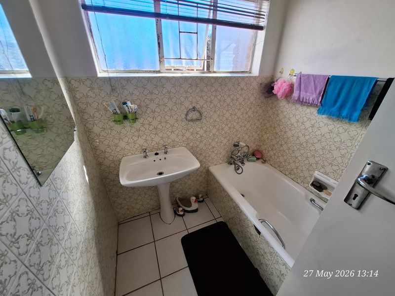 5 Bedroom Family House For Sale in Amiel Park - Photo 10