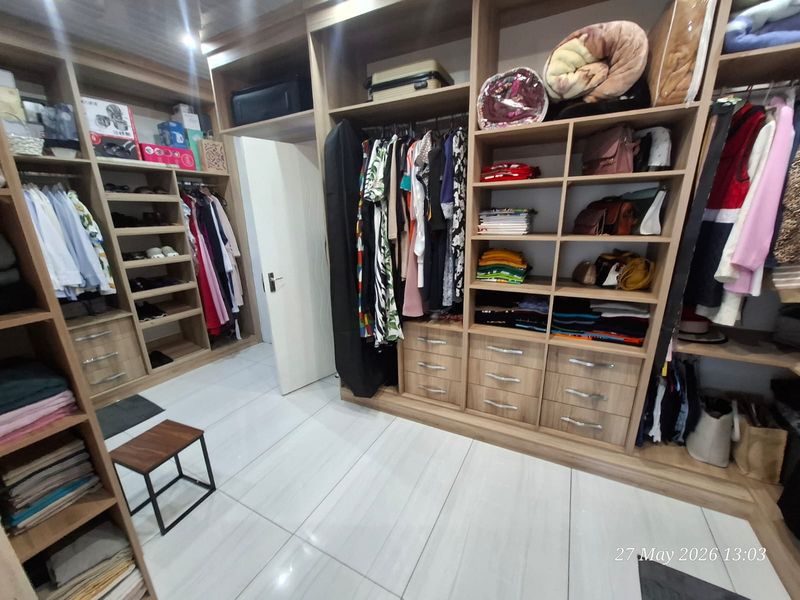 5 Bedroom Family House For Sale in Amiel Park - Photo 8