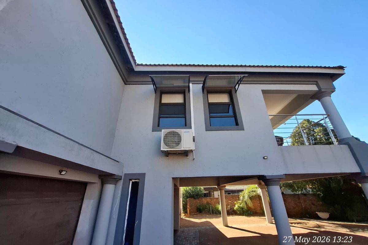 5 Bedroom Family House For Sale in Amiel Park - Photo 3