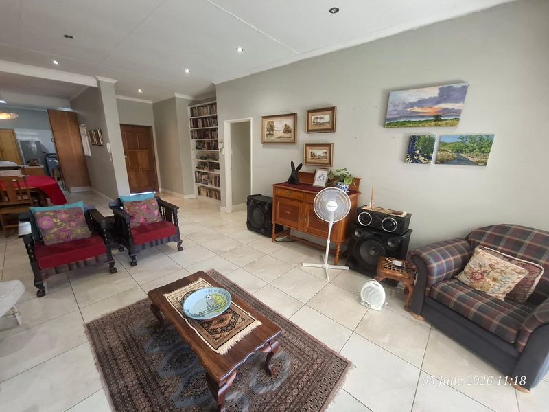 3 Bedroom Townhouse For Sale in Hutten Heights - Photo 6