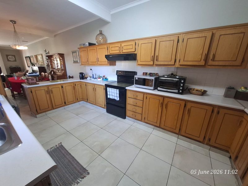 3 Bedroom Townhouse For Sale in Hutten Heights - Photo 5