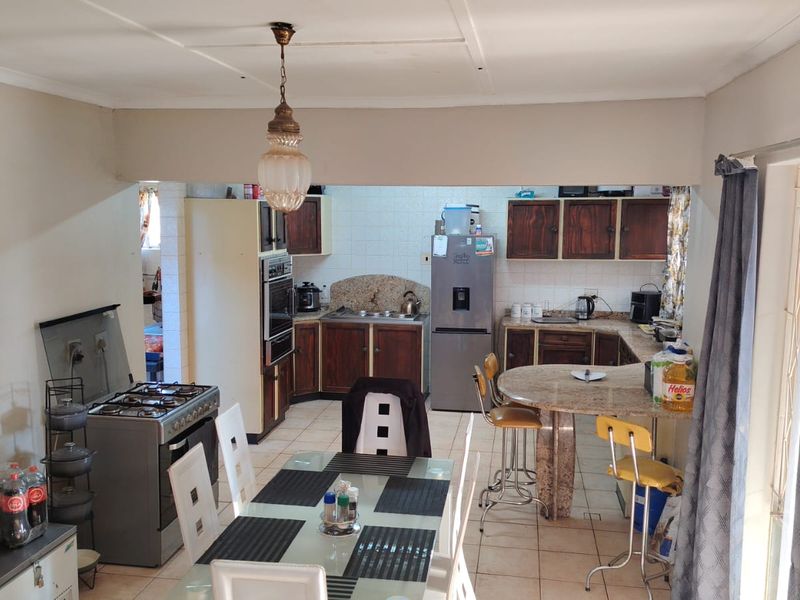 The perfect family rental in the heart of Hutten Heights —space, convenience, and comfort all in one - Photo 4