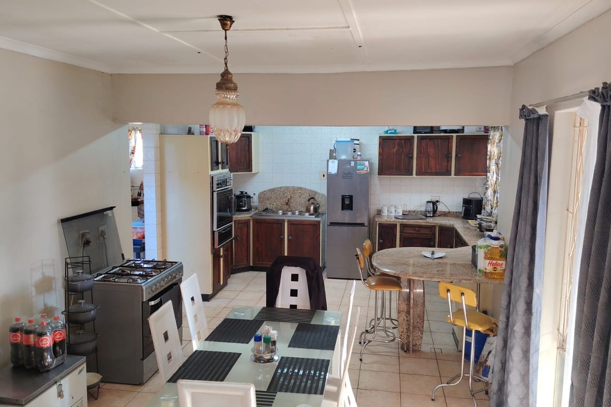 The perfect family rental in the heart of Hutten Heights —space, convenience, and comfort all in one - Photo 4