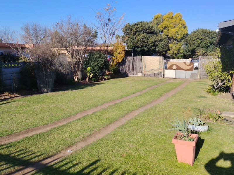 The perfect family rental in the heart of Hutten Heights —space, convenience, and comfort all in one - Photo 2