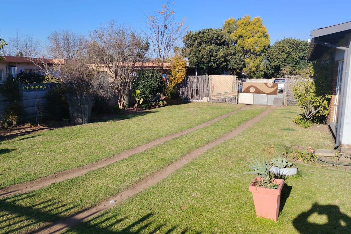 The perfect family rental in the heart of Hutten Heights —space, convenience, and comfort all in one - Photo 2