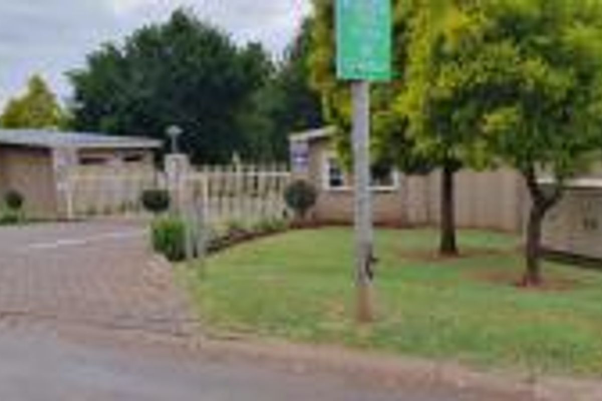 2 Bedroom Flat for sale in Secure Complex in Sunny Ridge - Photo 4