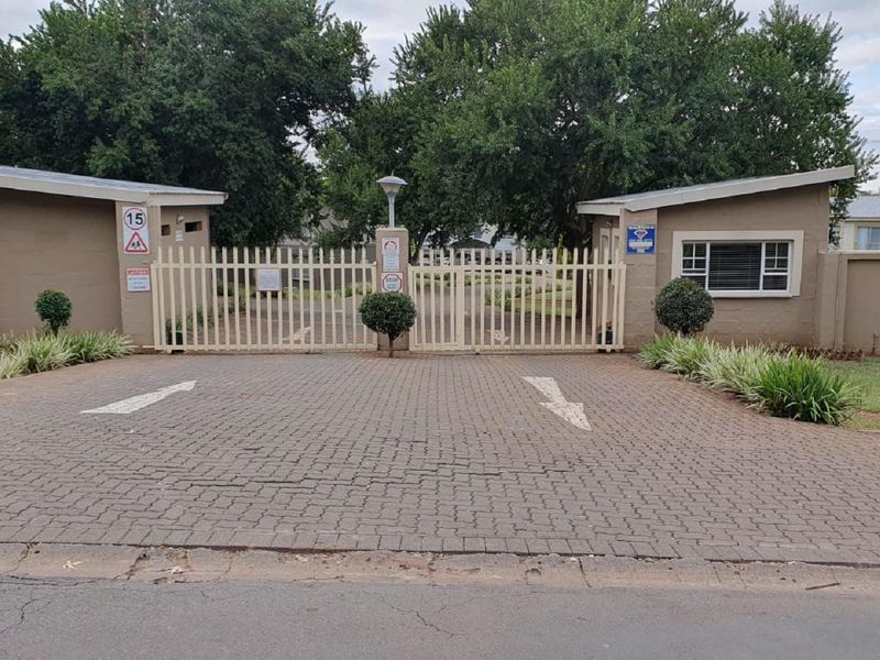 2 Bedroom Flat for sale in Secure Complex in Sunny Ridge - Photo 6