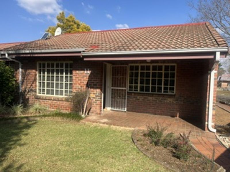 Modern 1 Bedroom Retirement Flat For Sale - Photo 1