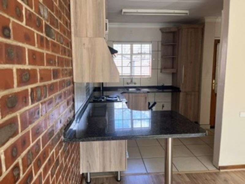 Modern 1 Bedroom Retirement Flat For Sale - Photo 8