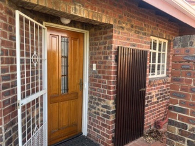 Modern 1 Bedroom Retirement Flat For Sale - Photo 4