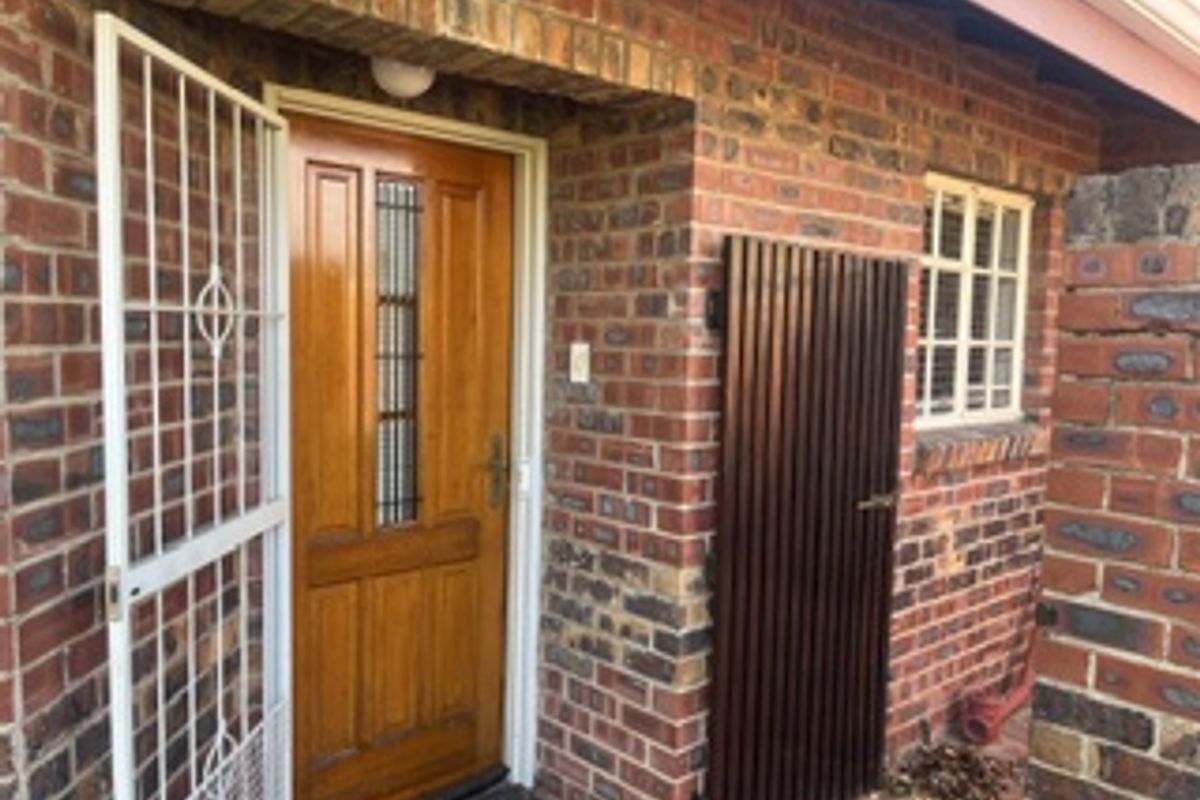 Modern 1 Bedroom Retirement Flat For Sale - Photo 4