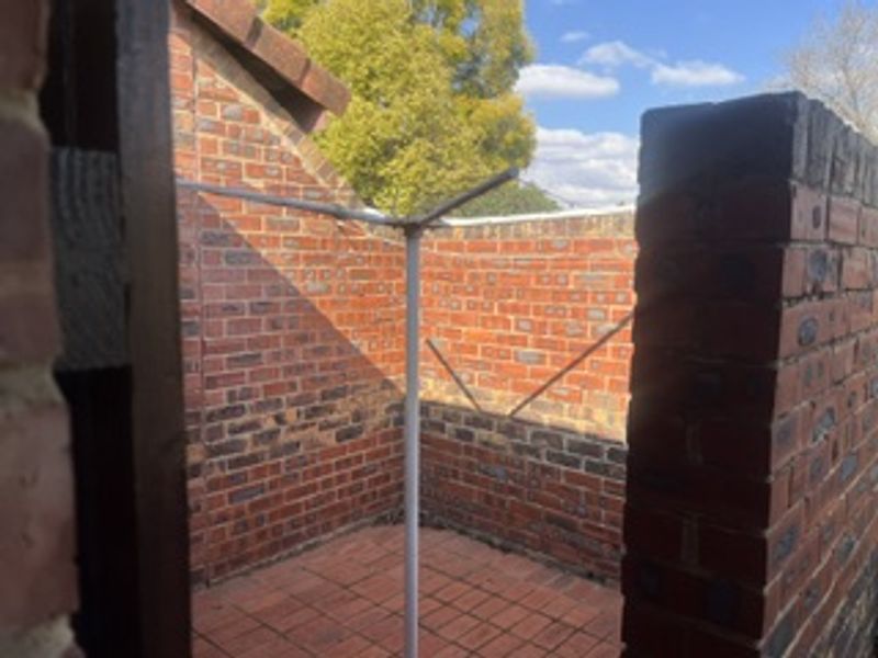 Modern 1 Bedroom Retirement Flat For Sale - Photo 3