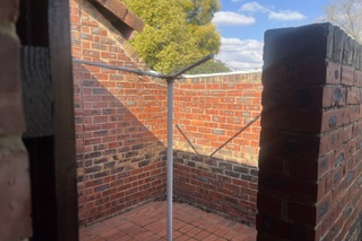 Modern 1 Bedroom Retirement Flat For Sale - Photo 3