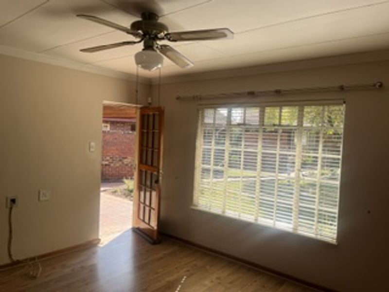 Modern 1 Bedroom Retirement Flat For Sale - Photo 5