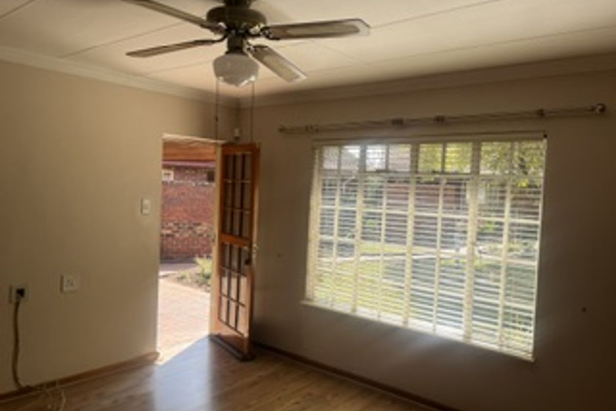 Modern 1 Bedroom Retirement Flat For Sale - Photo 5