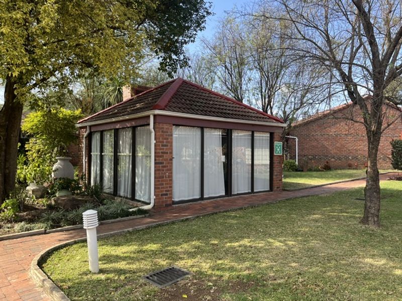 Modern 1 Bedroom Retirement Flat For Sale - Photo 10