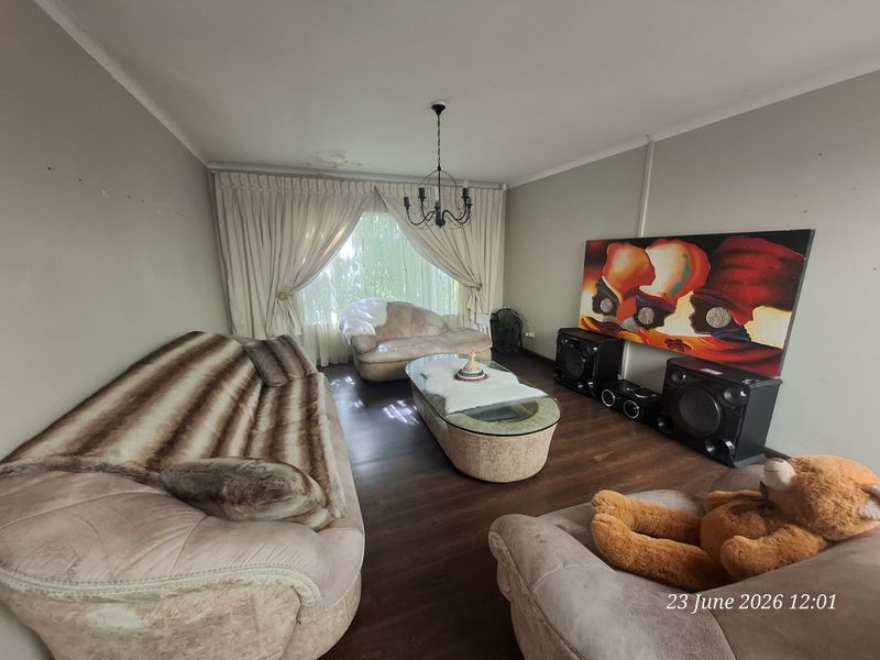 Aviary Hill Family Home with Space, Potential & Endless Possibilities! - Photo 2