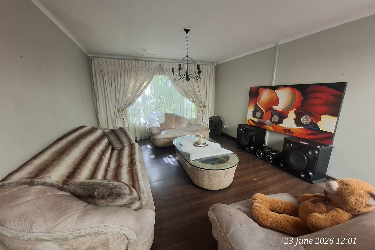 Aviary Hill Family Home with Space, Potential & Endless Possibilities! - Photo 2
