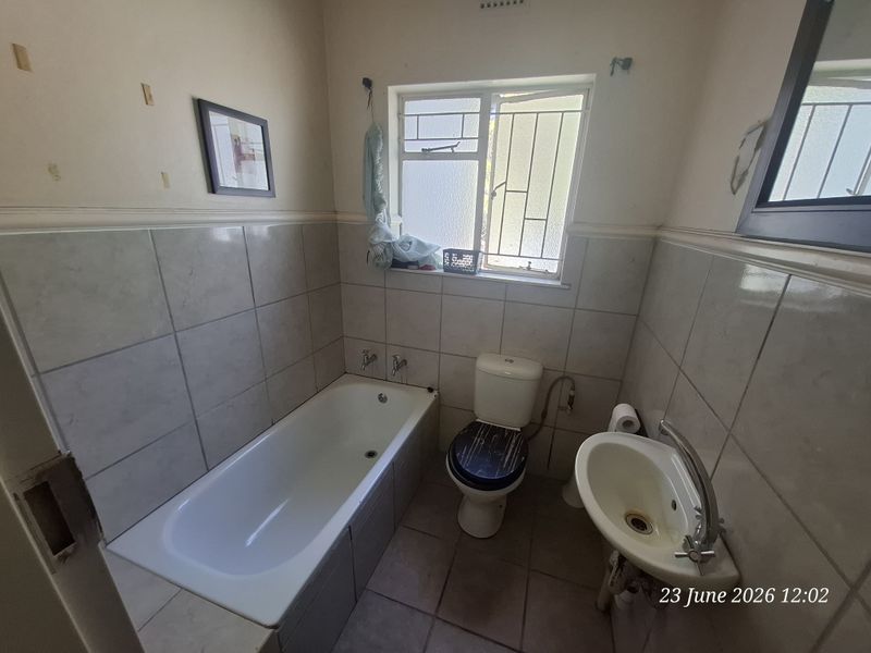 Aviary Hill Family Home with Space, Potential & Endless Possibilities! - Photo 5