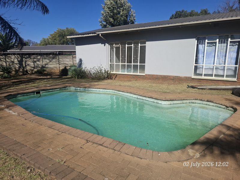 Spacious Family Home to Rent in Peaceful Amiel Park - Photo 2
