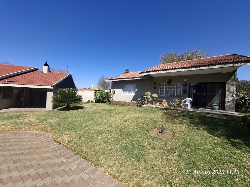 Spacious 4-Bedroom Family Home with Granny Flat to Rent in Schuinshoogte - Photo 4