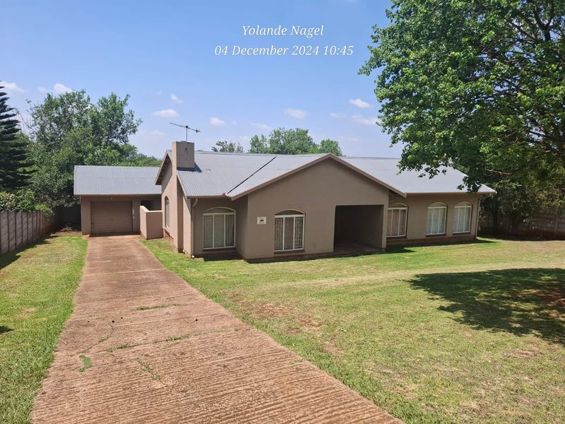 Sunny Ridge – Comfortable Family Home with a Spacious Yard - Photo 2