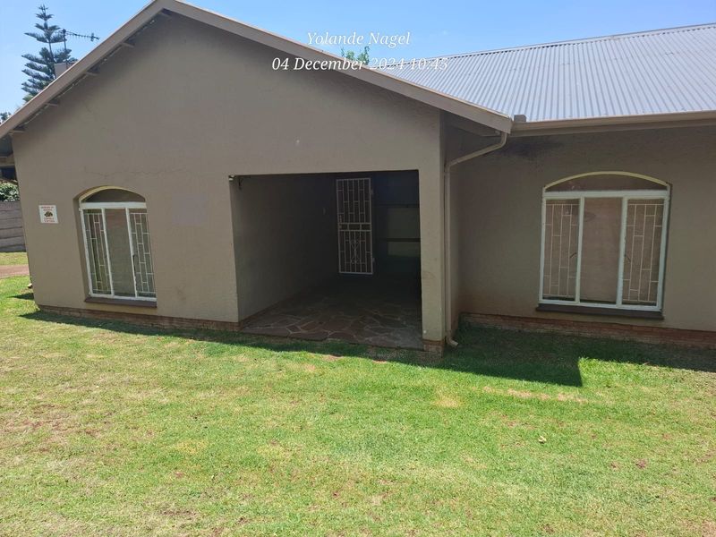 Sunny Ridge – Comfortable Family Home with a Spacious Yard - Photo 3