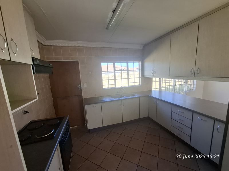 Investment Townhouse for Sale in Upper Pioneer Park | Tenanted Property with Immediate Rental Income - Photo 6