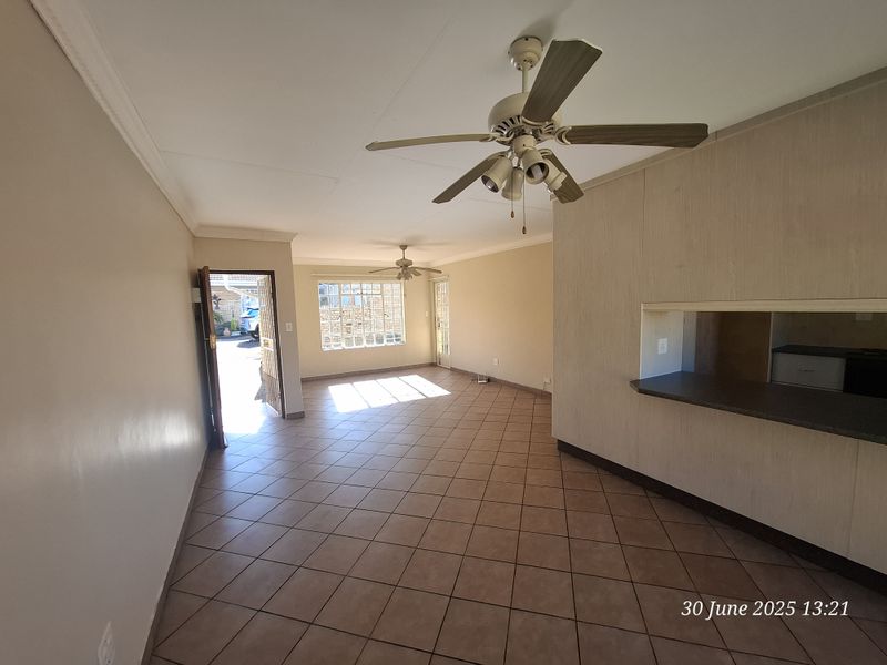 Investment Townhouse for Sale in Upper Pioneer Park | Tenanted Property with Immediate Rental Income - Photo 5