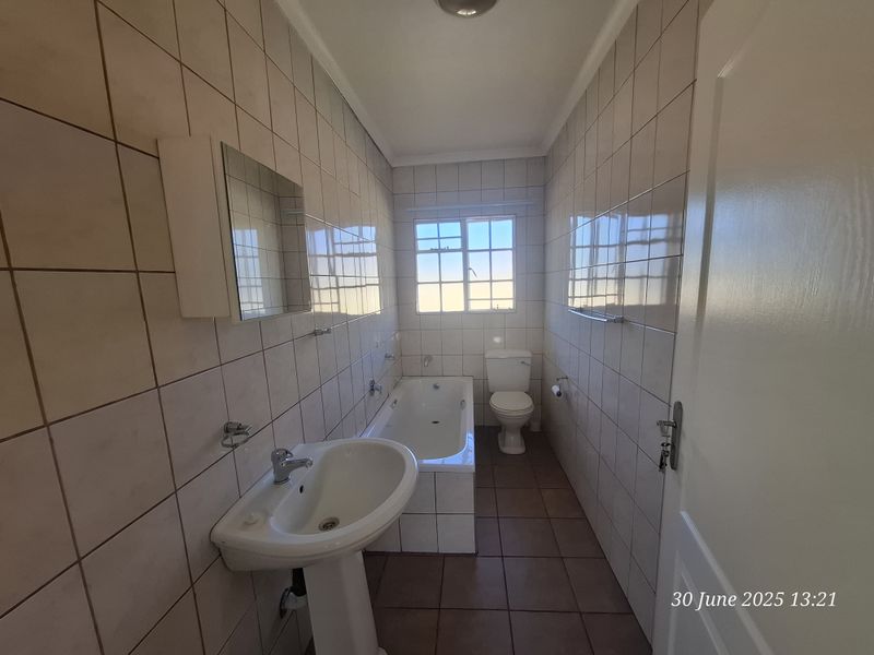 Investment Townhouse for Sale in Upper Pioneer Park | Tenanted Property with Immediate Rental Income - Photo 8