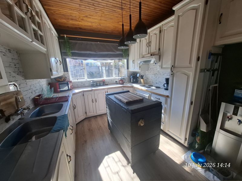 3 Bedroom Family Home for Sale in Upper Pioneer Park | Corner Stand | Excellent Location - Photo 7