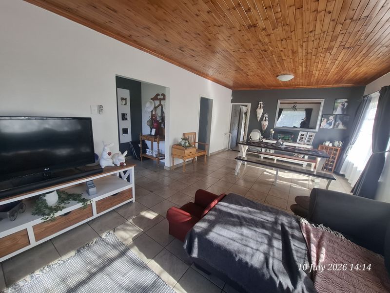 3 Bedroom Family Home for Sale in Upper Pioneer Park | Corner Stand | Excellent Location - Photo 5