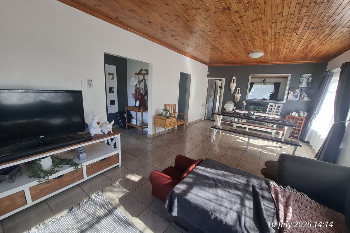 3 Bedroom Family Home for Sale in Upper Pioneer Park | Corner Stand | Excellent Location - Photo 5
