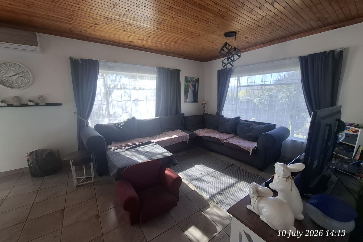 3 Bedroom Family Home for Sale in Upper Pioneer Park | Corner Stand | Excellent Location - Photo 3
