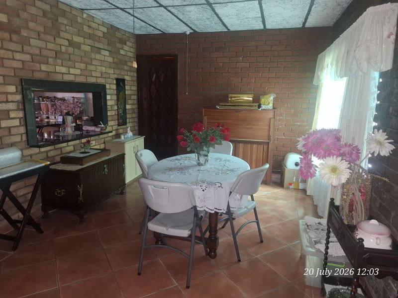 Spacious Family Home with Fantastic Entertainment Area in Pioneer Park - Photo 8