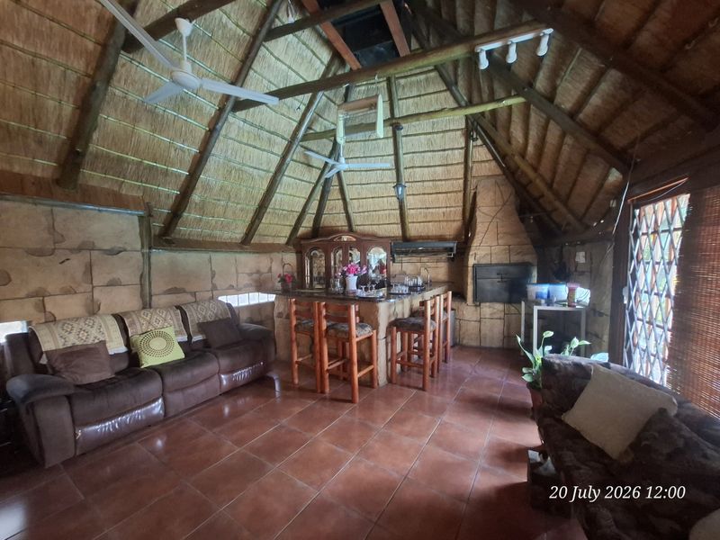 Spacious Family Home with Fantastic Entertainment Area in Pioneer Park - Photo 3