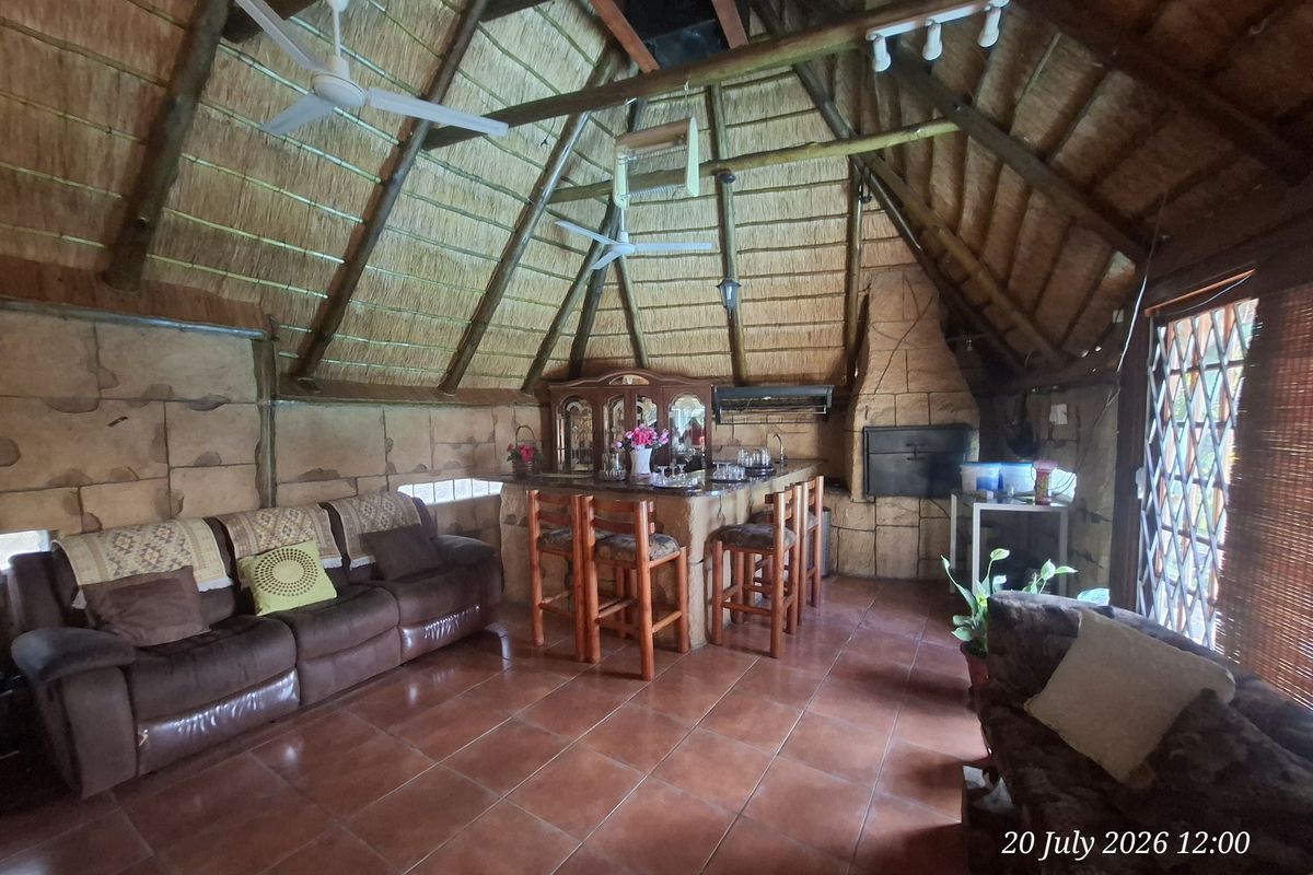 Spacious Family Home with Fantastic Entertainment Area in Pioneer Park - Photo 3